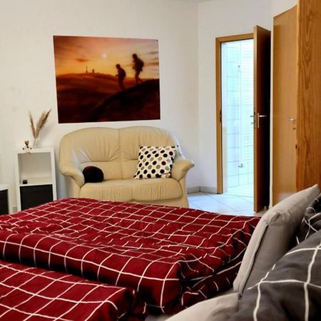 Wohlfuehl-Ferienwohnung Mit Tiefgarage Im Gruenen Oberhof  Extérieur photo