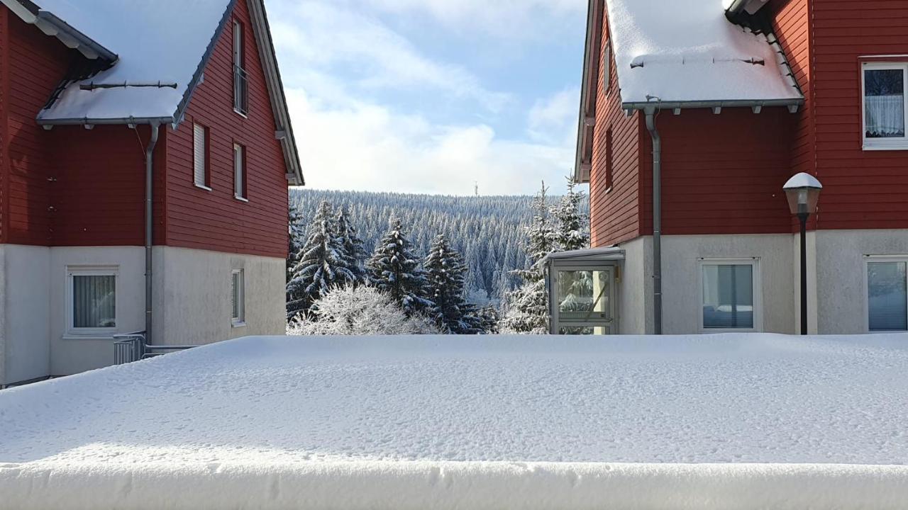 Wohlfuehl-Ferienwohnung Mit Tiefgarage Im Gruenen Oberhof  Extérieur photo